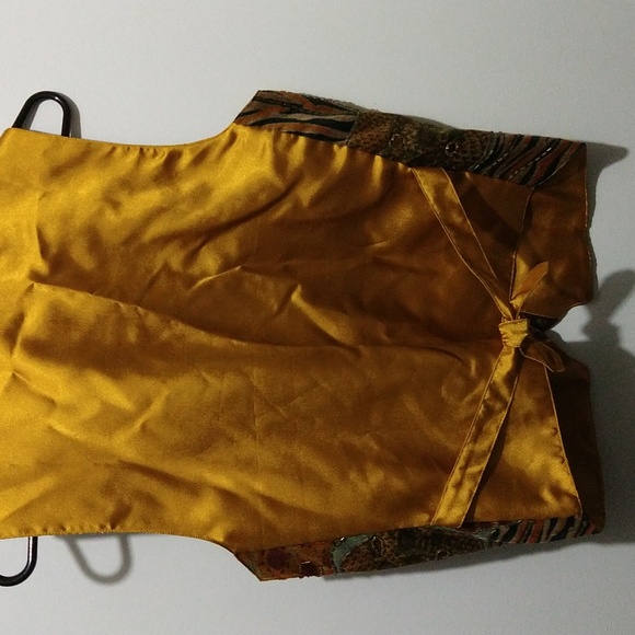 Vest - Picture 3 of 4